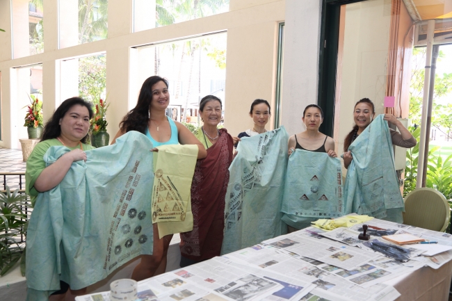 ハワイ伝統の模様について意味を学び布にプリントするワークショップ