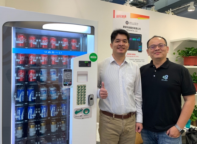 Duncan Huang, CEO at Yallvend (左) and Lman Chu, CEO and Co-founder of BiiLabs (右).
