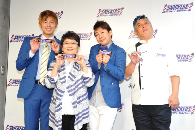 （左より）ラフレクラン西村さん、泉ピン子さん、ラフレクランきょんさん、ハラが減った理容師