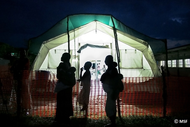 カマンゴへの襲撃をを逃れた2万人が暮らすウガンダの難民キャンプ（2013年9月1日撮影）