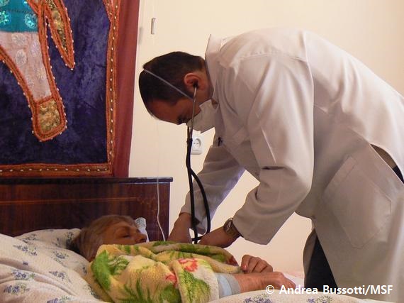 “超薬剤耐性結核（XDR-TB）”を患うマルタさんは、月の半分を病院で過ごしている（アルメニア、2014年2月6日）