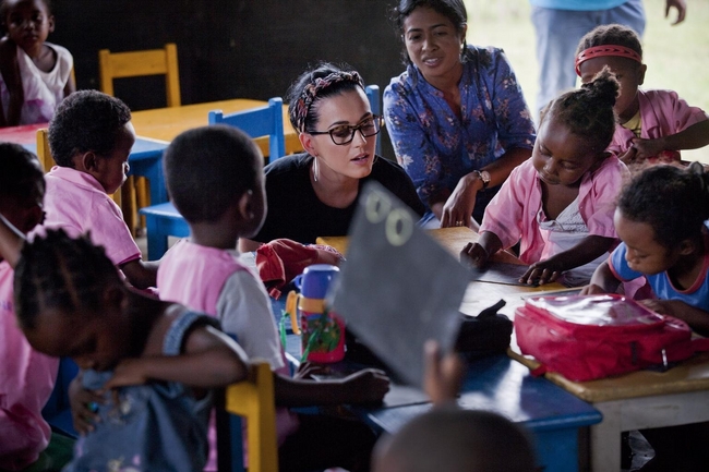 (c)UNICEF/NYHQ2013-0176/KATE HOLT  今年4月、当時ユニセフサポートとしてマダガスカルを訪問したケイティー・ペリー氏