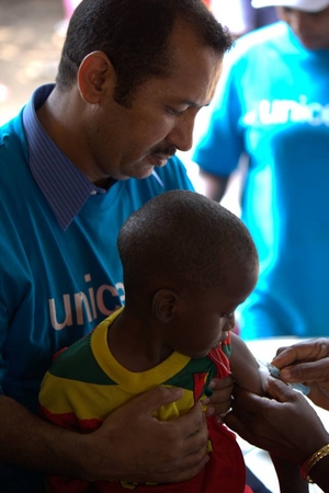 予防接種キャンペーンではしかの予防接種をうける子ども。©UNICEF Guinea　※この写真は本文とは直接の関係はございません