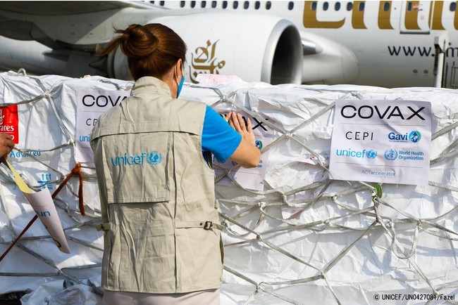 COVAXより供給され、空港に到着したCOVID-19ワクチン。(アフガニスタン、2021年3月8日撮影) © UNICEF_UN0427081_Fazel