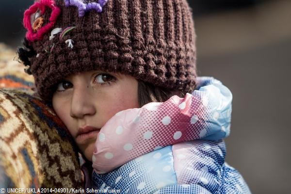 イラク北部の難民施設に身を寄せる女の子。※記事との直接の関係はありません© UNICEF/UKLA2014-04901/Karin Schermbrucker