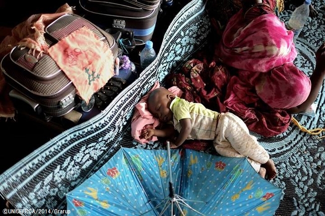 激しい紛争が起こる中央アフリカにある難民施設で、すやすやと眠る赤ちゃん©UNICEFRCA/2014/Grarup