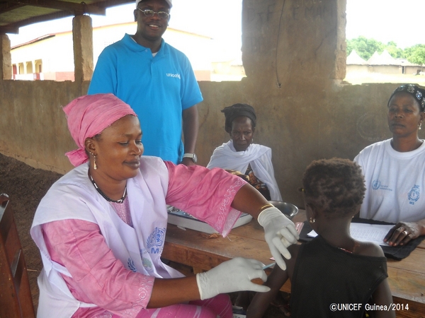 髄膜炎予防接種キャンペーンの様子。©UNICEF Guinea/2014