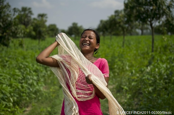 10歳年上の男性と結婚する予定だった17歳の女の子。支援を受け、結婚を取りやめることができた。（インド）© UNICEF/INDA2011-00300/Slezic