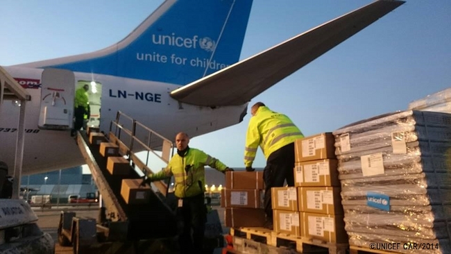 ノルウェー・エアシャトルの特別機で空輸された支援物資。©UNICEF CAR/2014
