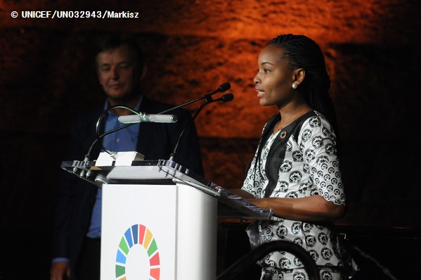 社会変革賞を受賞した、タンザニアのミシャーナ・イニシアティブの代表レベカ・ギューミ氏。 © UNICEF_UN032943_Markisz
