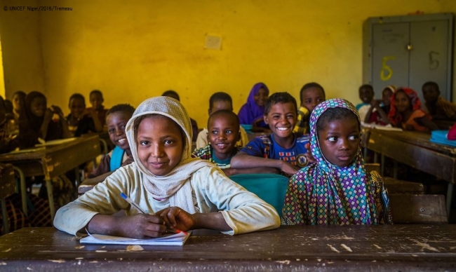 授業を受ける子どもたち(ニジェール) © UNICEF Niger_2016_Tremeau