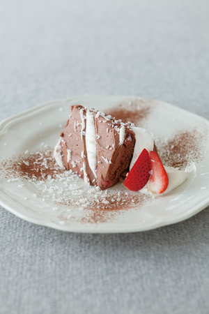 苺とチョコレートムースのショートケーキ　