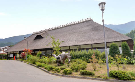 2位：長野県　かやぶきの館（外観）
