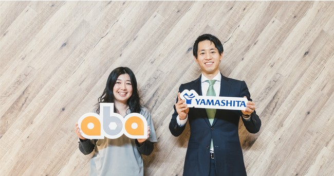 左：aba 代表取締役 CEO　宇井 吉美、右：ヤマシタ 代表取締役社長　山下 和洋
