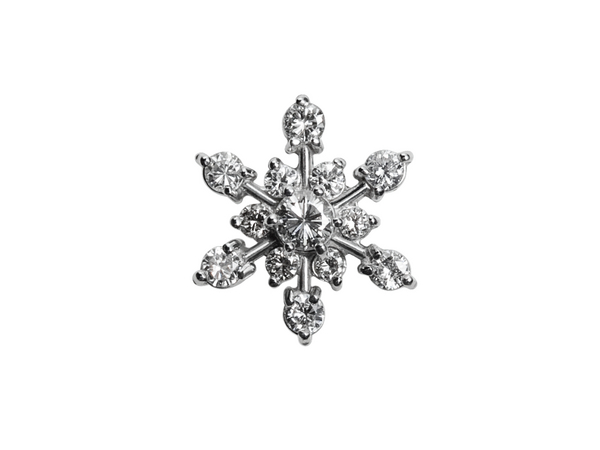 ダイヤモンド13石が贅沢に輝く、雪結晶のジュエリー。
