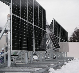 太陽電池パネルを設置したところ（前面）