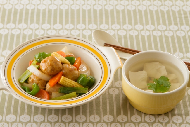 カラフル野菜とミートボール甘酢炒めコーンと豆乳のとろけるスープ