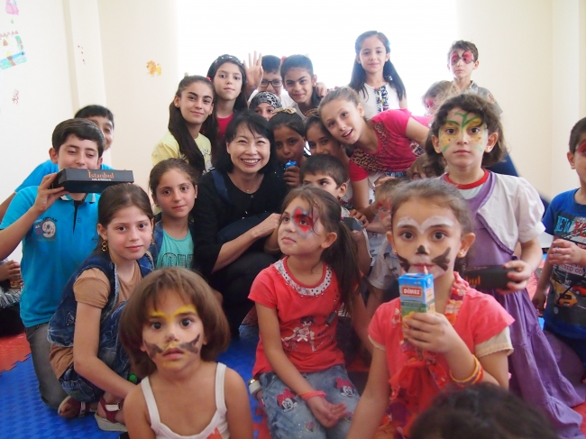 絵本に登場する子どもたちは、著者がトルコで出会ったシリア難民の子どもたちがモデル