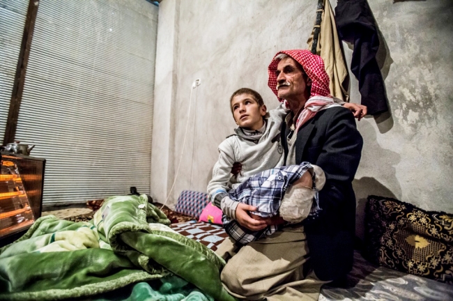 トルコへの避難途中に地雷で足を失った少年