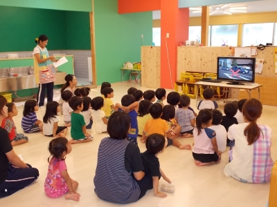 Jaf沖縄 初の園児向け交通安全教室を開催しました 一般社団法人 日本自動車連盟 Jaf 地方 プレスリリース