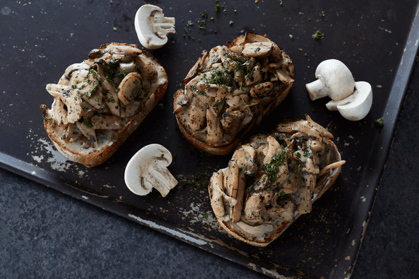 ポルチーニ茸のタルティーヌ/サーモンとホウレン草、フェンネルのキッシュ ポルチーニ茸のタルティーヌ/サーモンとホウレン草、フェンネルのキッシュ