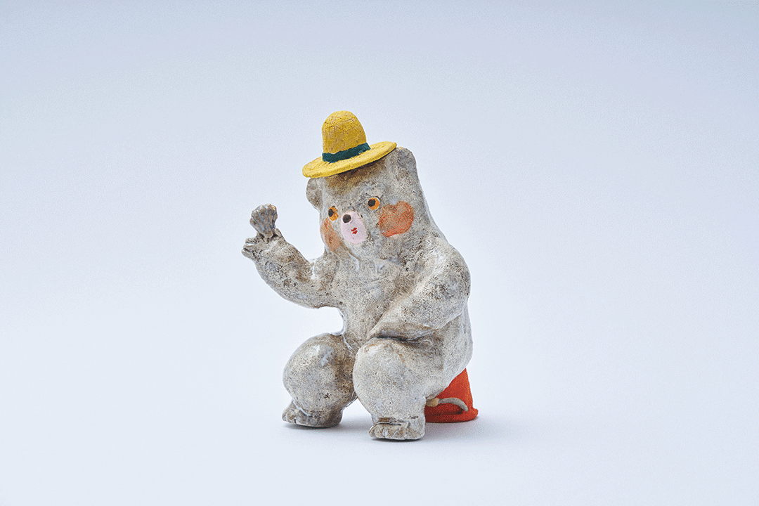 増田光「貝を拾うくま」 増田光「貝を拾うくま」