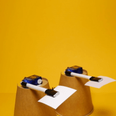 サイコロの色を画像認識して、同じ色の旗を上げたり下げたりできる サイコロの色を画像認識して、同じ色の旗を上げたり下げたりできる