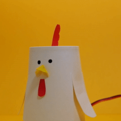 上下に「びよーん」と動くにわとりさん 上下に「びよーん」と動くにわとりさん