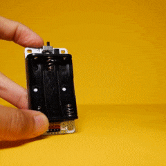 電池をいれてつなぐだけでモータが動く!