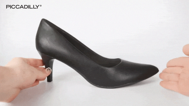 イタリアの素材メーカーと共同開発した独自素材が圧倒的な「やわらかさ・軽さ」を実現。防滴仕様。