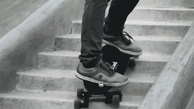 新しい都会の移動手段 ８輪スケートボード Stair Rover ステアローバー 動画ショッピングサイト Discover で販売開始 企業リリース 日刊工業新聞 電子版