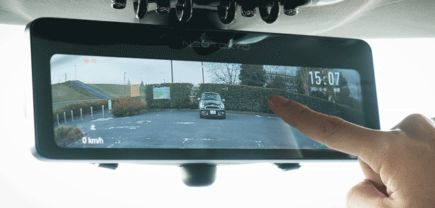 タッチで上下スライドも可能「ミラーカムSE」 タッチで上下スライドも可能「ミラーカムSE」