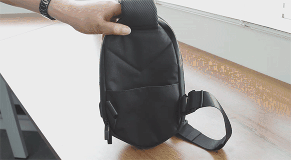 満員電車 雨からあなたの荷物を守る 新時代型ボディバッグ Beaborn 7月26日よりクラウドファンディングスタート 阿芙株式会社のプレスリリース 満員電車 雨からあなたの荷物を守る 新時代型ボディバッグ Beaborn 7月26日よりクラウドファンディングスタート 阿芙株式会社のプレスリリース
