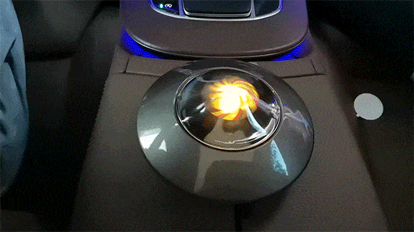 回転で香りを拡散 5色に変化するライト搭載で車内空間をスタイリッシュに演出 ソーラーパネルで充電可能な車用アロマ ディフューザー Socoin 香港揚名 ホンコンヤンミン のプレスリリース 回転で香りを拡散 5色に変化するライト搭載で車内空間をスタイリッシュに演出 ソーラーパネルで充電可能な車用アロマ ディフューザー Socoin 香港揚名 ホンコンヤンミン のプレスリリース