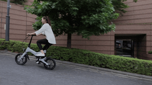 iFデザイン賞受賞のデザインが話題の折りたたみ式電動アシスト自転車 iFデザイン賞受賞のデザインが話題の折りたたみ式電動アシスト自転車