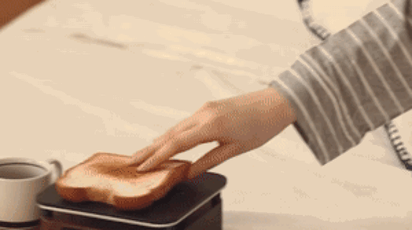 焼きたてトーストで贅沢な朝の時間