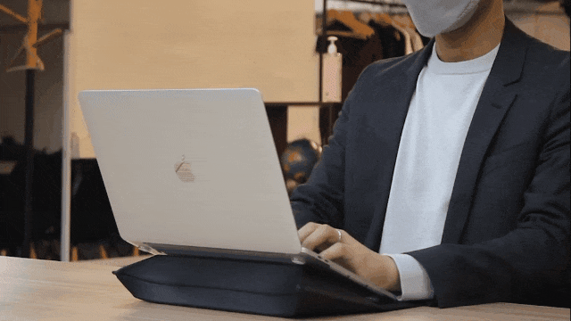 1秒でpcスタンドになる 新時代の本革pcケース Fortuna01 フォルトゥナゼロワン が応援購入サービス Makuake に新登場 企業リリース 日刊工業新聞 電子版 1秒でpcスタンドになる 新時代の本革pcケース Fortuna01 フォルトゥナゼロワン が応援購入サービス Makuake に新登場 企業リリース 日刊工業新聞 電子版