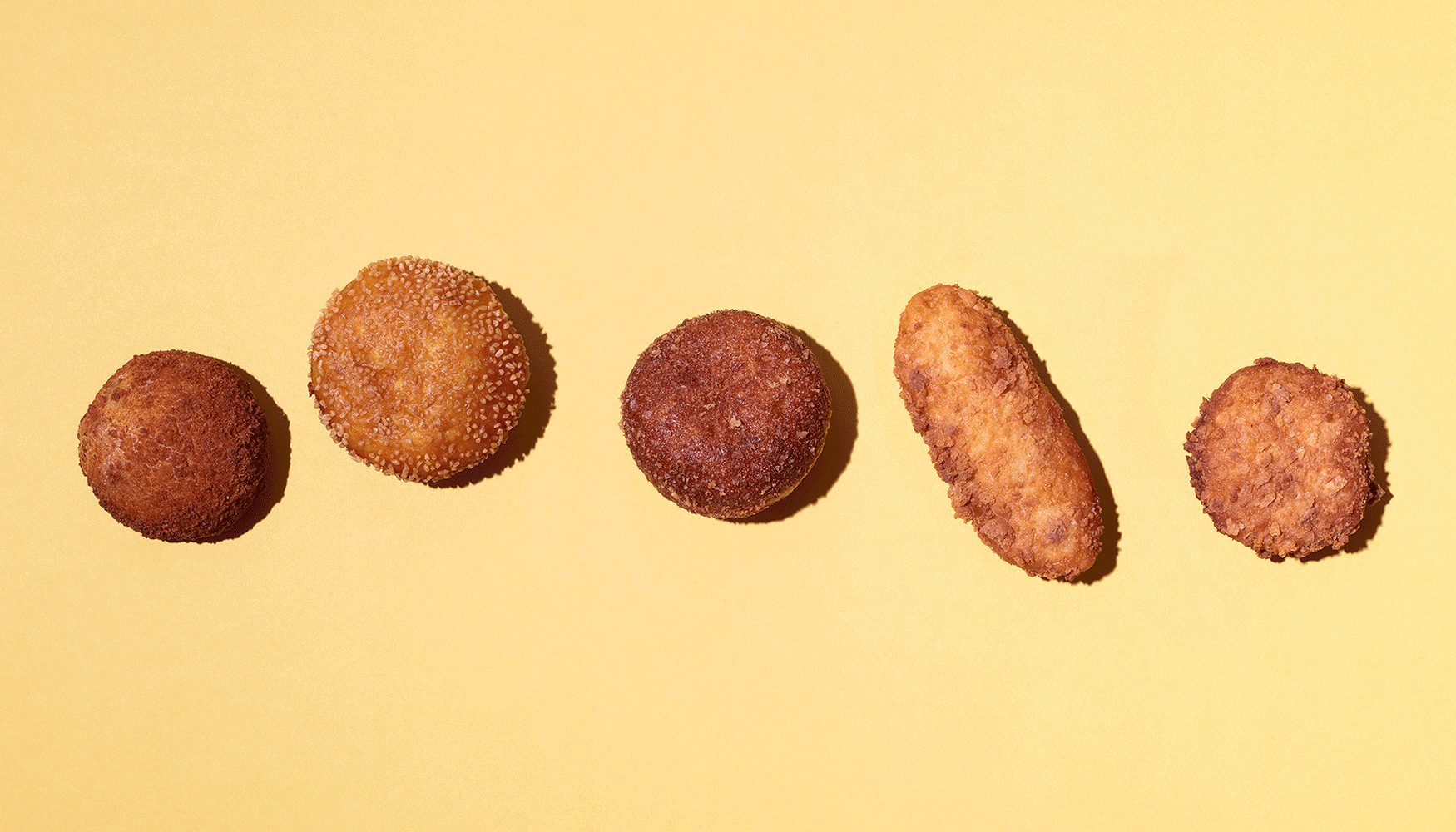 会場で揚げたてのカレーパンを楽しめる