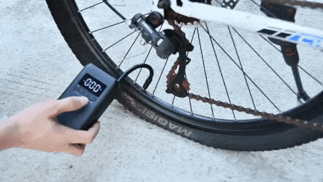 空気圧のチェックから空気入れまで自動で簡単 僅か365gのコードレス電動空気入れ Rainbow Moodのプレスリリース 空気圧のチェックから空気入れまで自動で簡単 僅か365gのコードレス電動空気入れ Rainbow Moodのプレスリリース