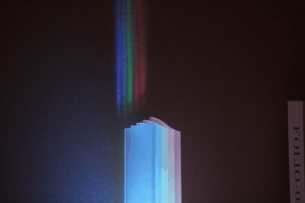 「オーロラの揺らめく光」を具現化するため、試行錯誤を重ねました