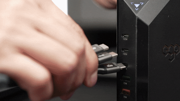 6台のデザイスを同時に急速充電できます。