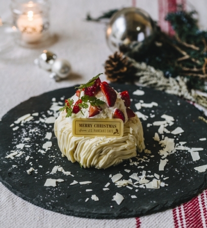 クリスマス期間限定の「ベリーチーズクリスマスパンケーキ」