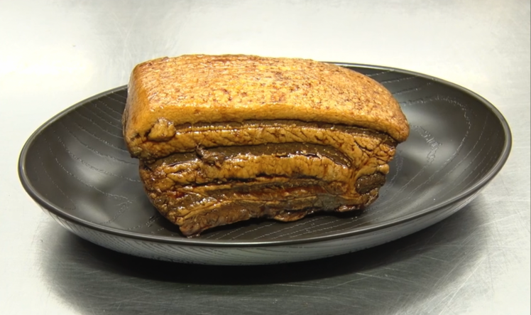 「ラーメン侍」による沖縄黒糖を使用した黒糖チャーシュー