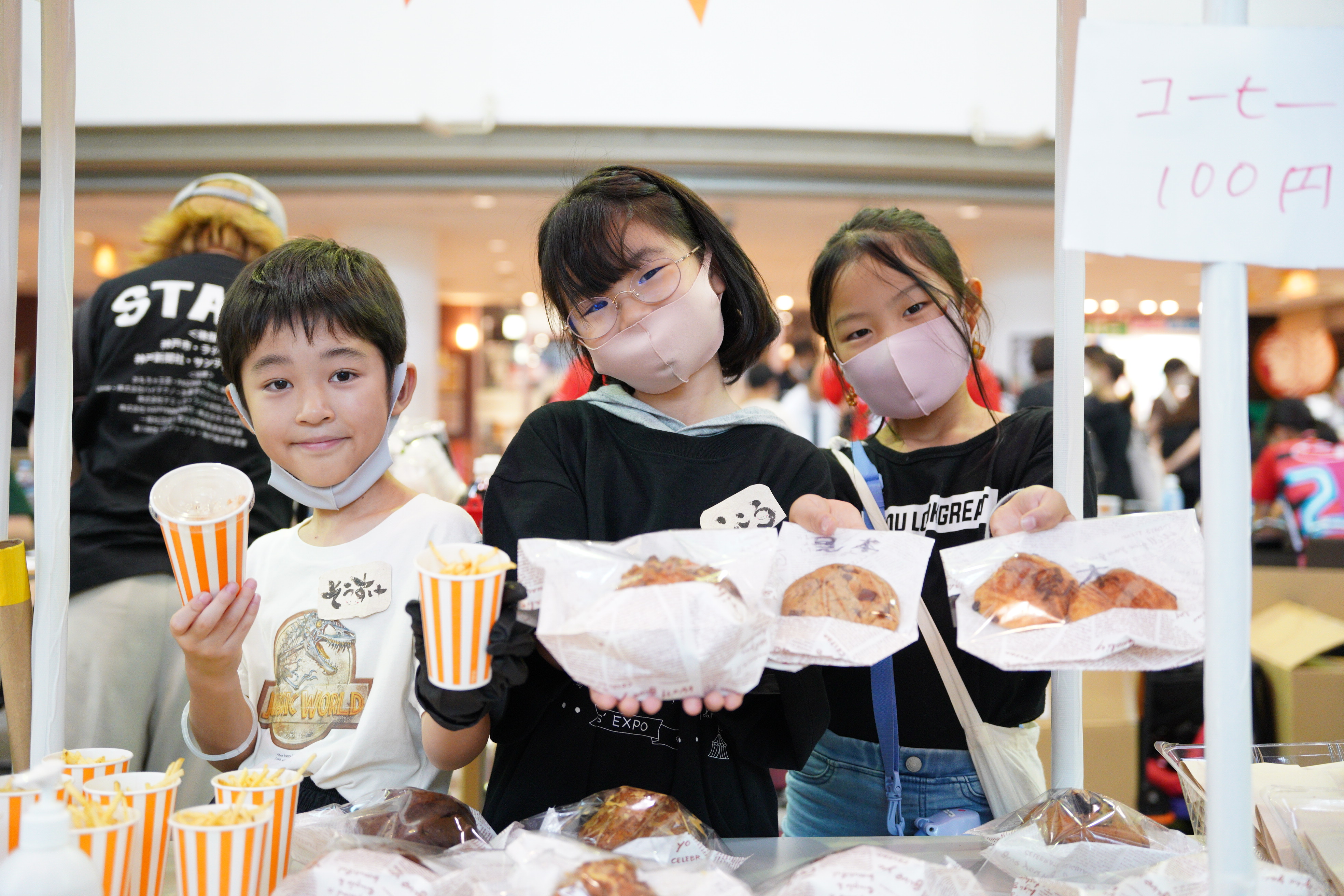 縁日で1日店長を楽しむ子ども達