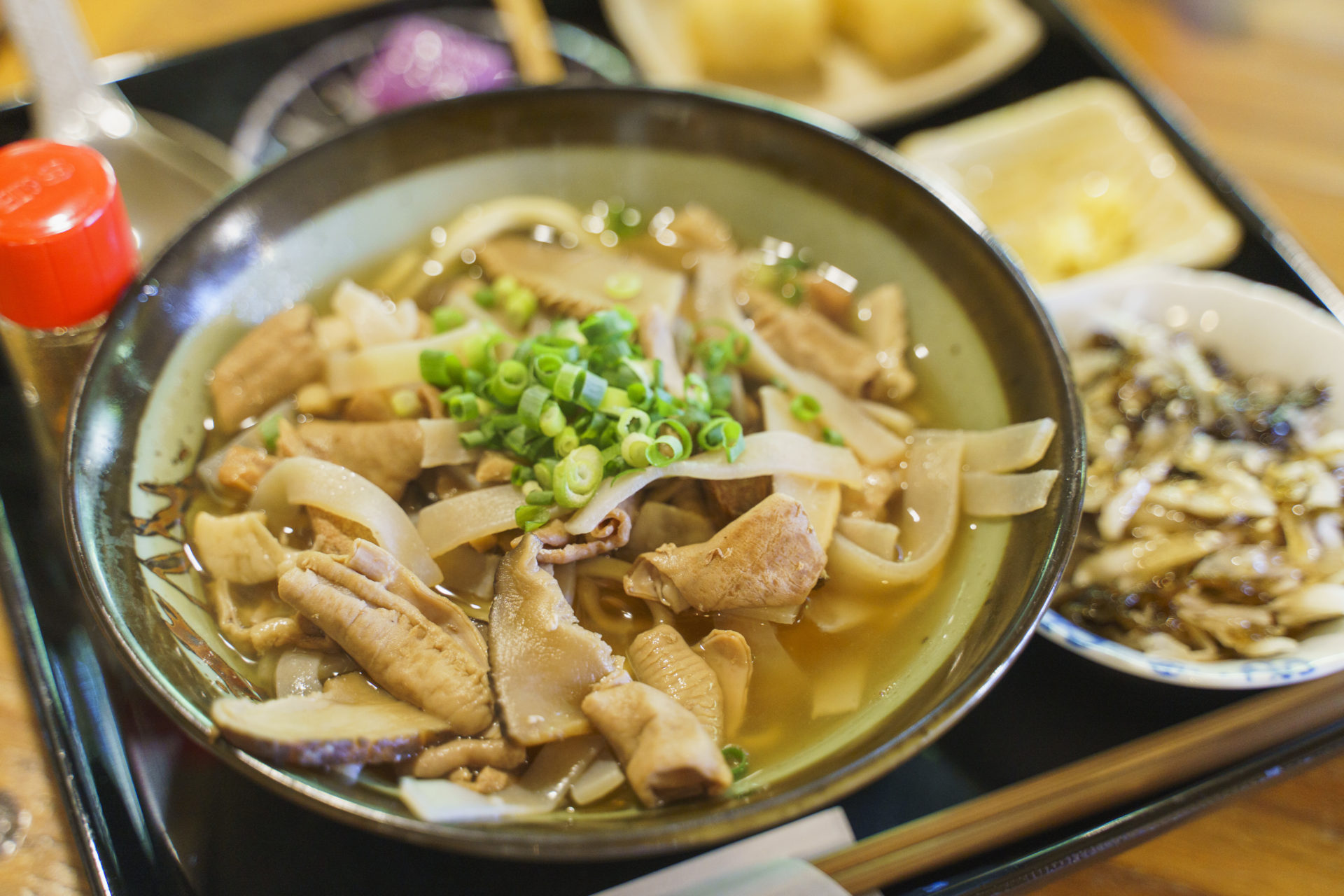 沖縄料理の中身汁膳