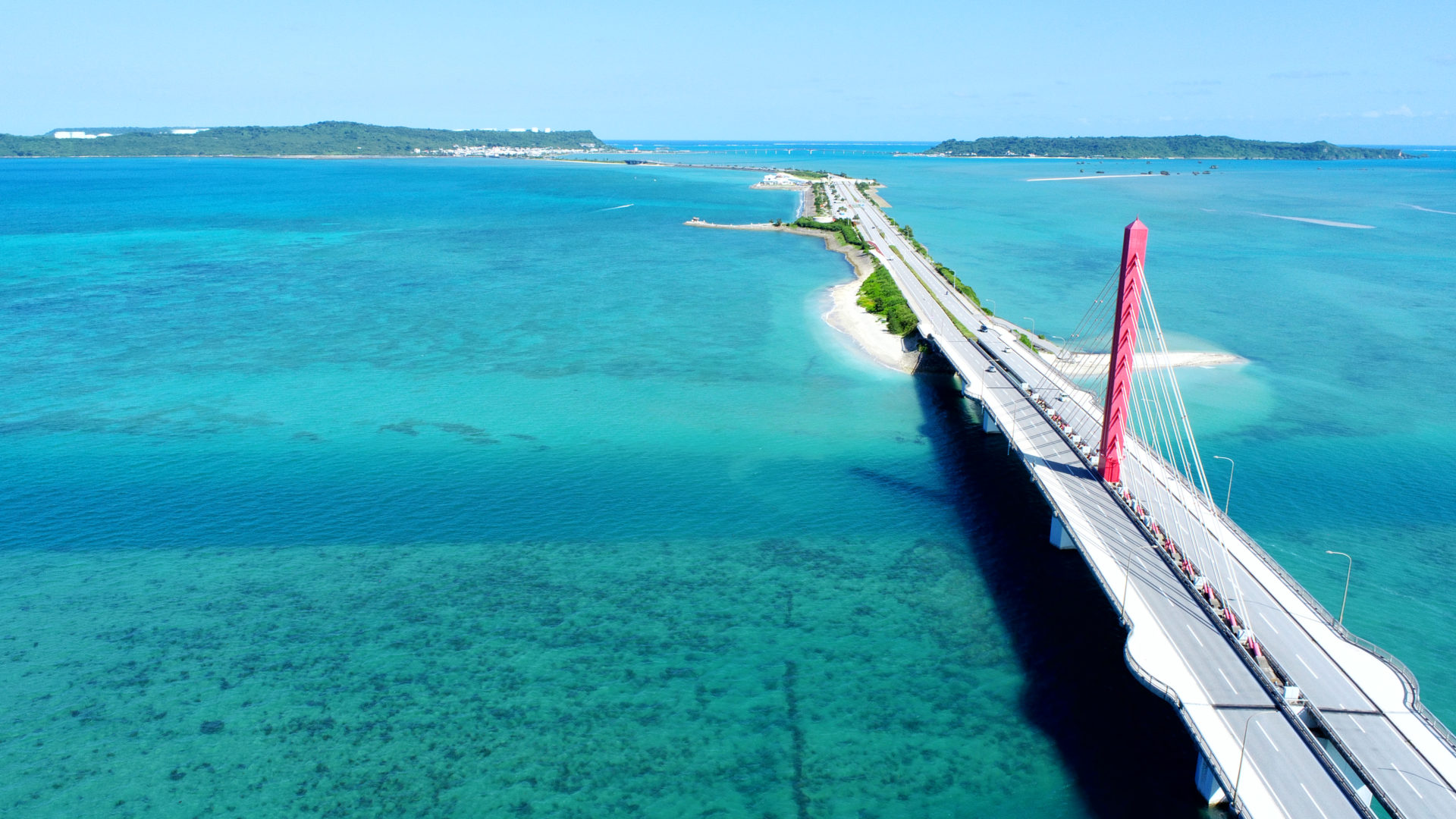 沖縄県うるま市にある海中道路