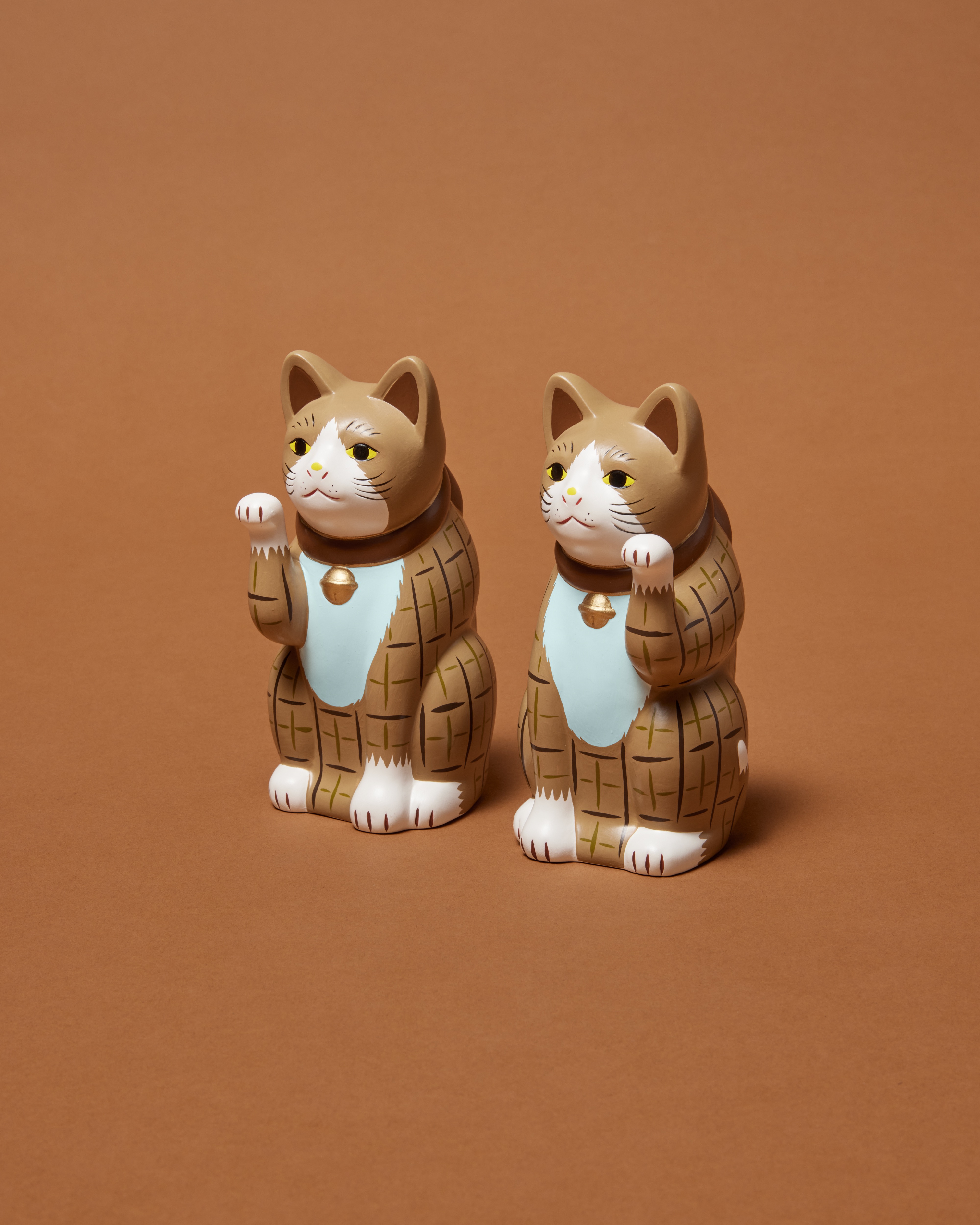中外陶園　まねき寅チェック5号　右  価格：¥7,970（税込） 瀬戸　中外陶園　まねき寅チェック5号　左 価格：¥7,970（税込）