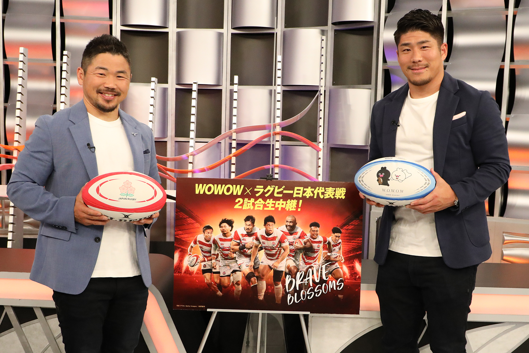 「イングランドvs日本」でWOWOWのダブル解説を務める田中史朗選手（左）と松田力也選手（右）