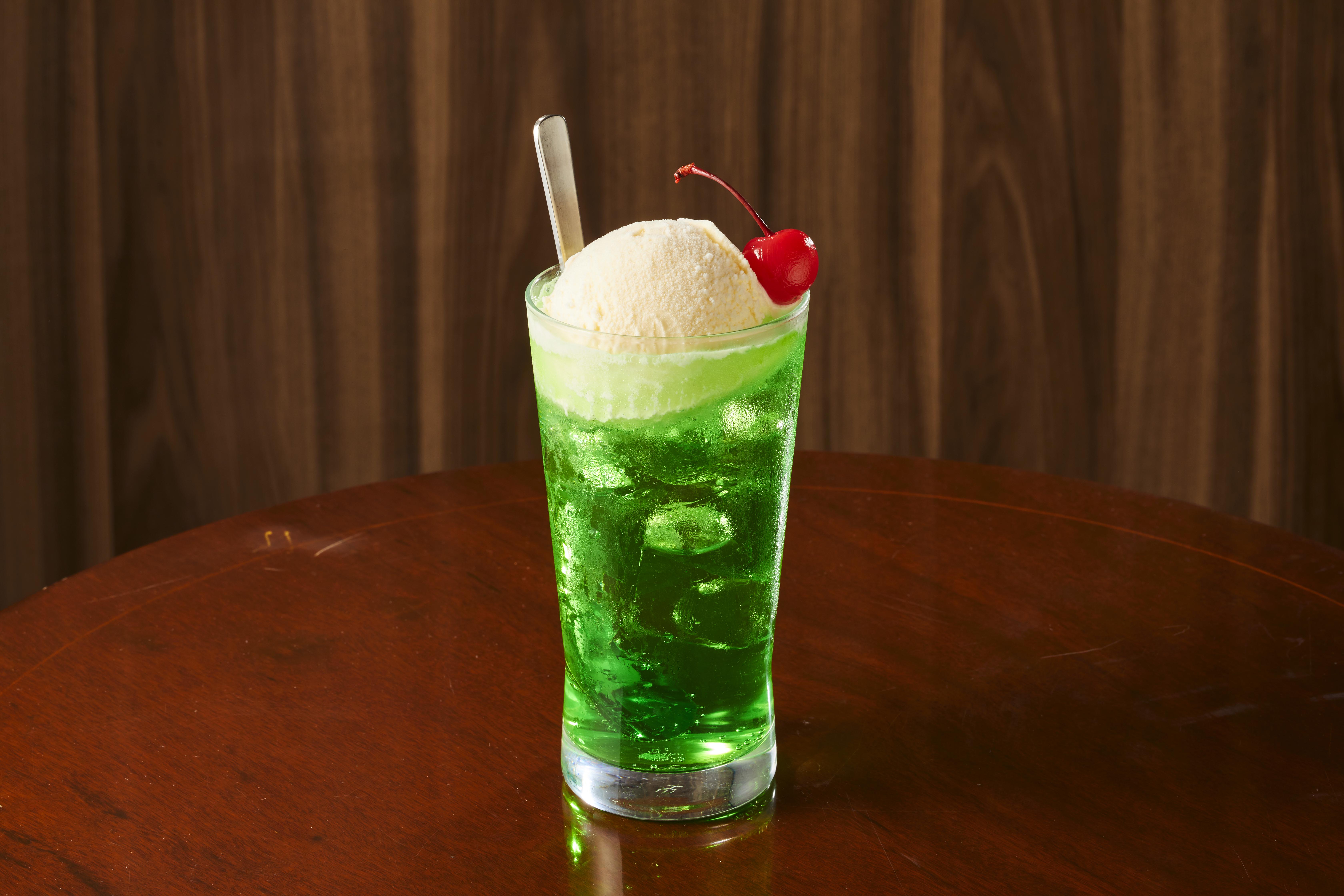 ■メロンクリームソーダ　３９９円(税込４３８円)