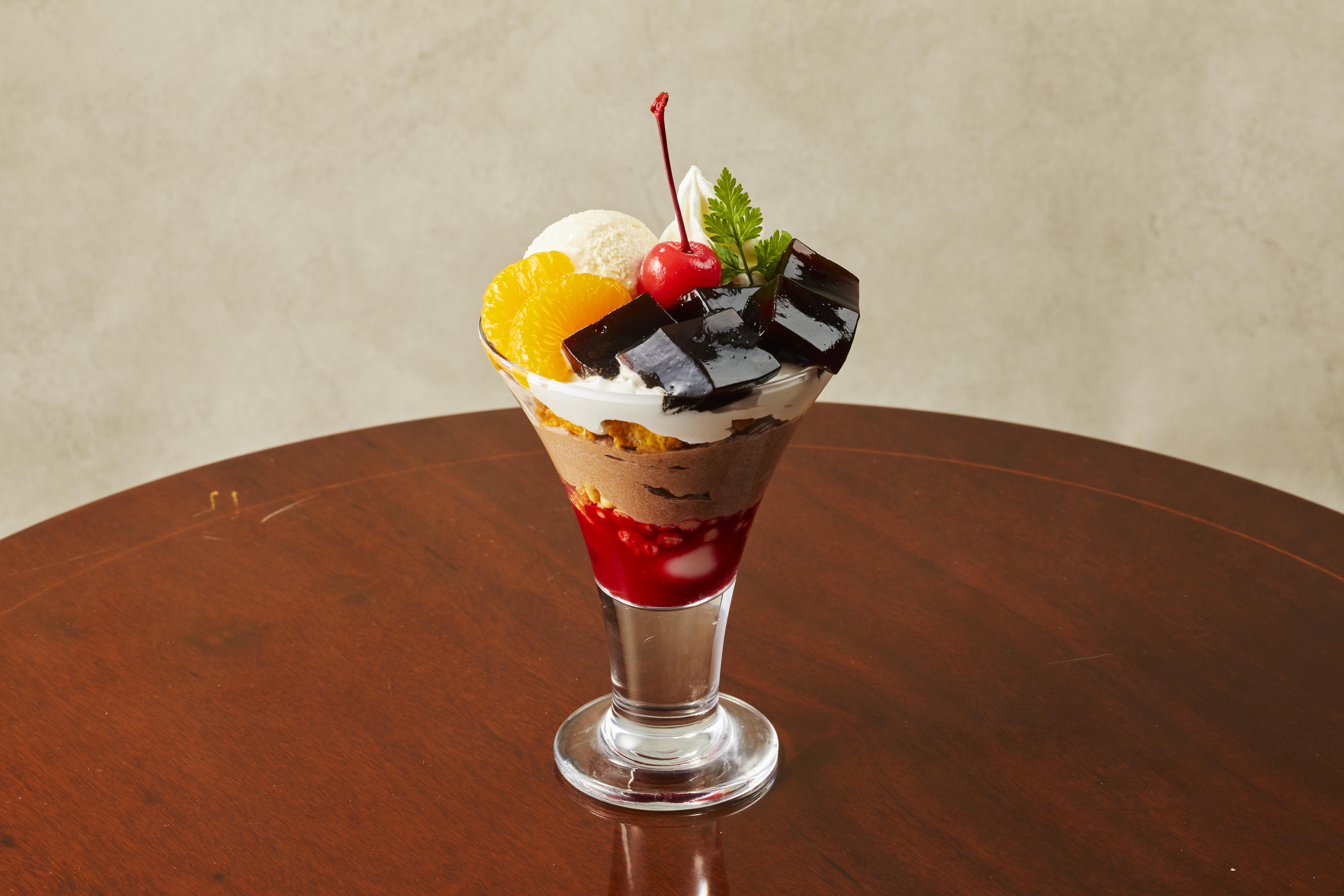 ■純喫茶の珈琲ゼリーパフェ ６９９円(税込７６８円)